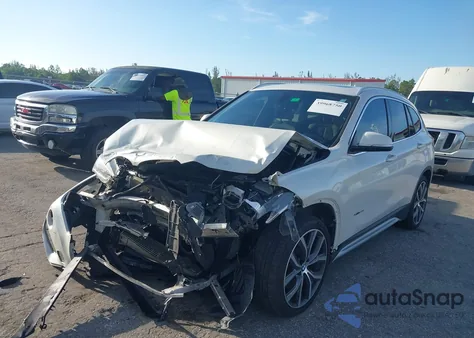 2017 BMW X1 xDrive28I z USA, uszkodzony, nr VIN WBXHT3C35H5F78391